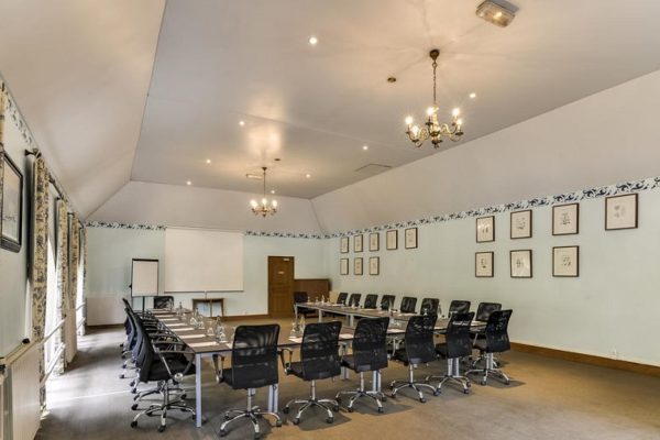65a3fe66197bccef4e9ee8bd_domaine-chateau-d-ermenonville-seminaire-72408-1600-900-auto